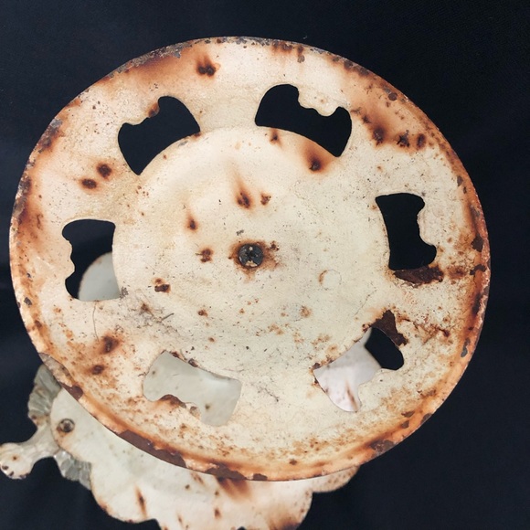 Vintage-Style Cast Iron Bird Bath Feeder – Rust Patina – 9” Tall - Picture 7 of 9